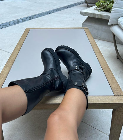 BOTA STRICKER