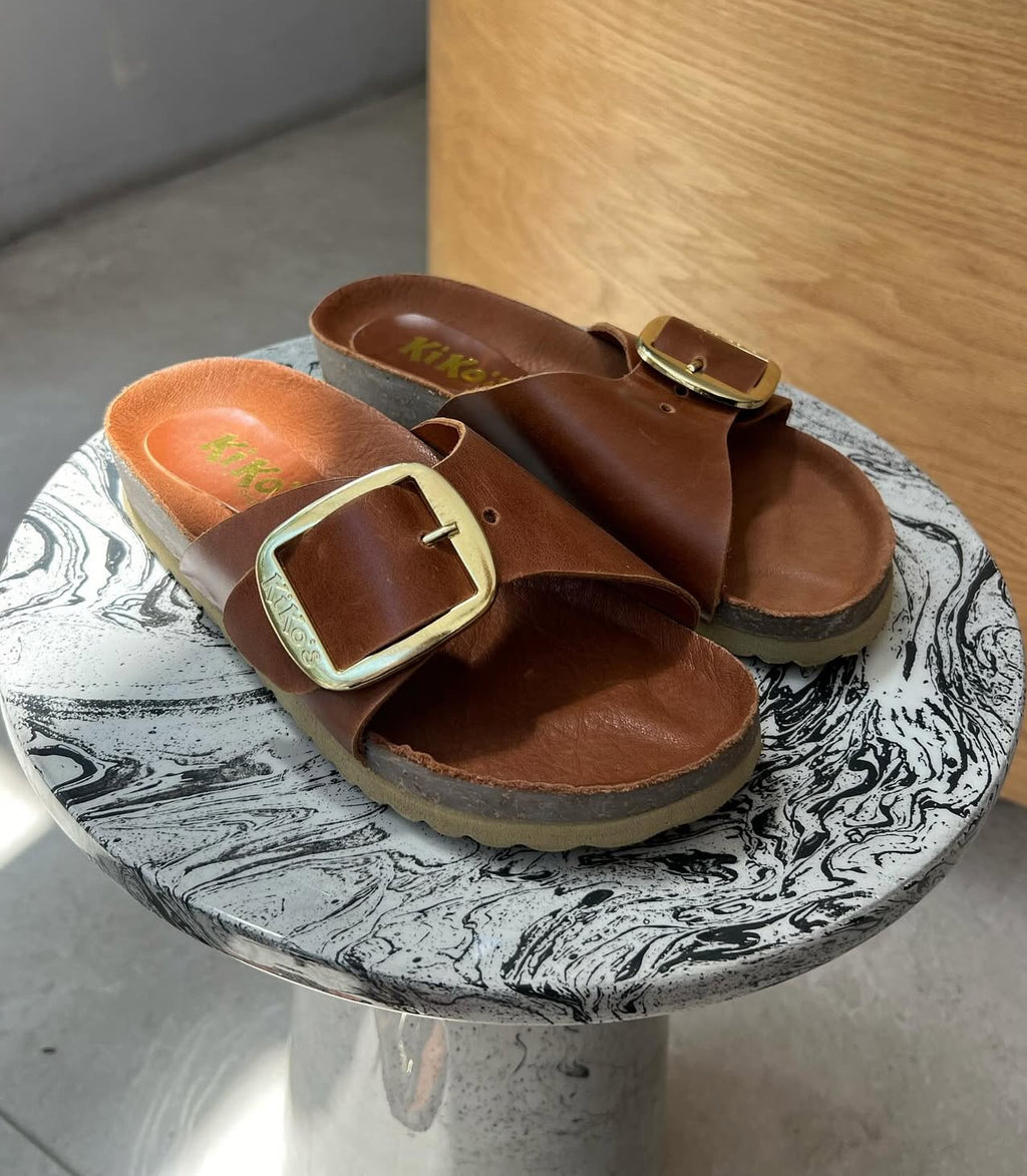 SANDALIA CLOVER 1 HEBILLA WHISKY