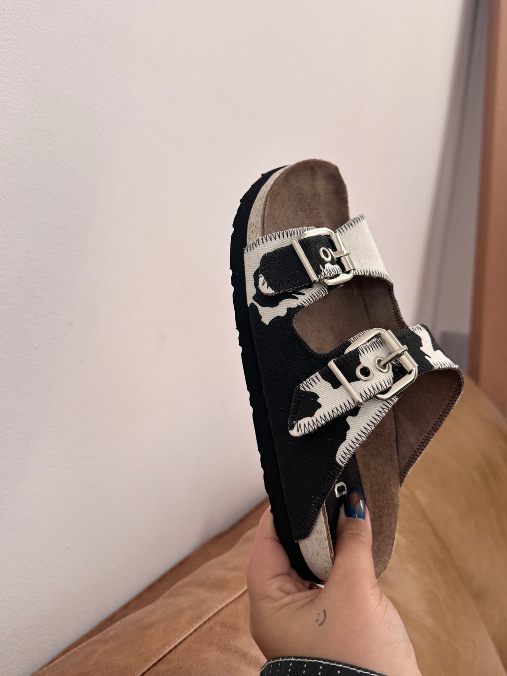 Sandalia de tela vaca