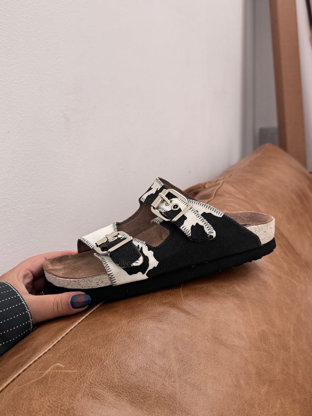 Sandalia de tela vaca