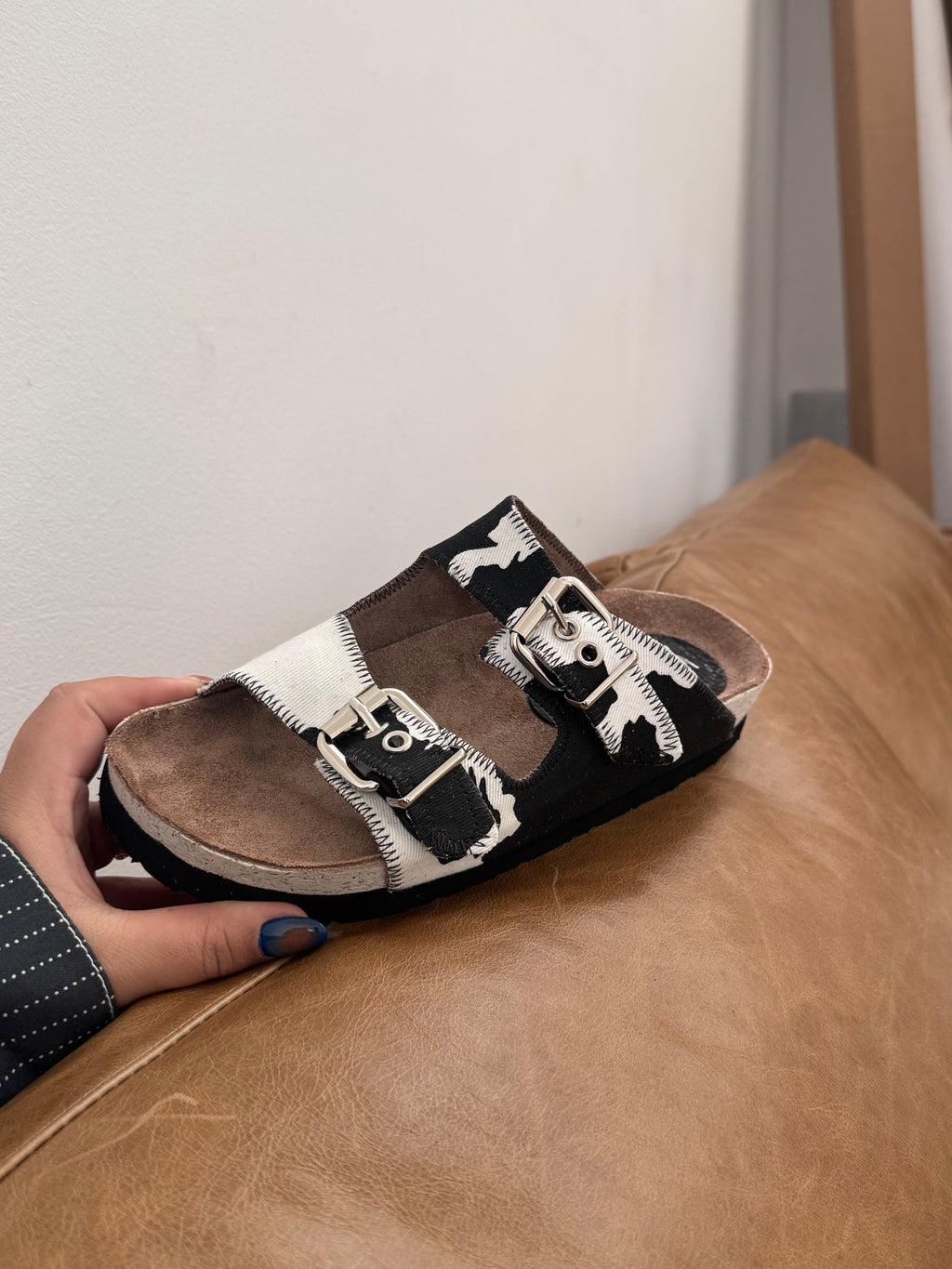 Sandalia de tela vaca