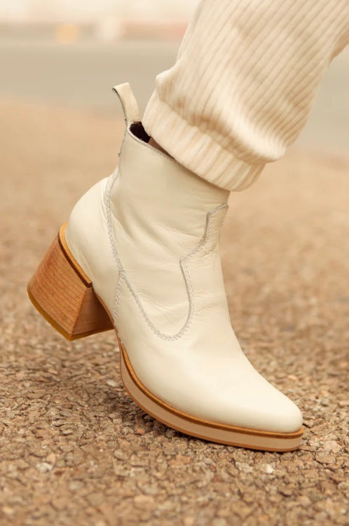 BOTA EJECUTIVA BEIGE